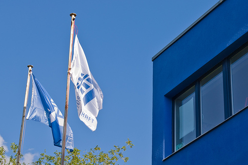 botschaft_m_flaggen_500x334.jpg